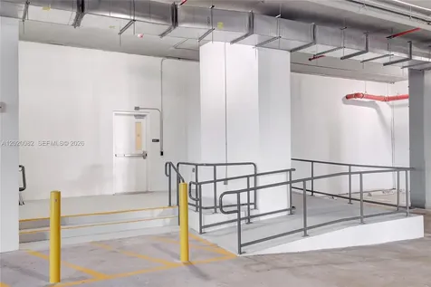 21290 Biscayne Aventura FL 33180