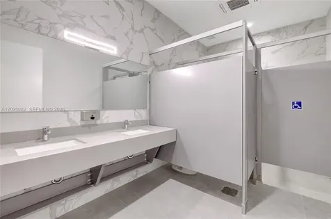 21290 Biscayne Aventura FL 33180