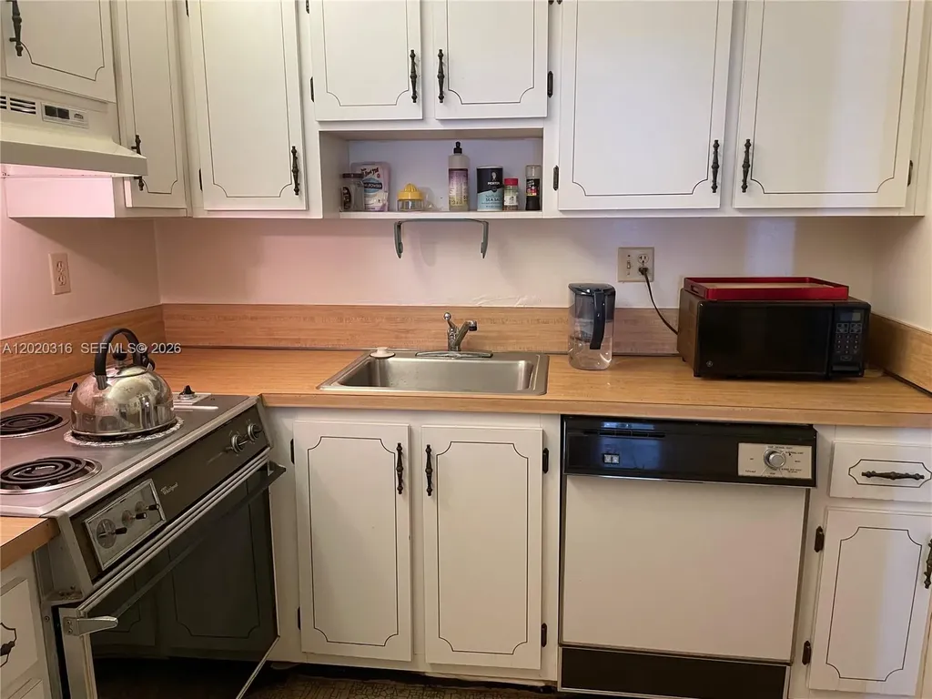 9235 SW 8th Street Boca Raton FL 33428