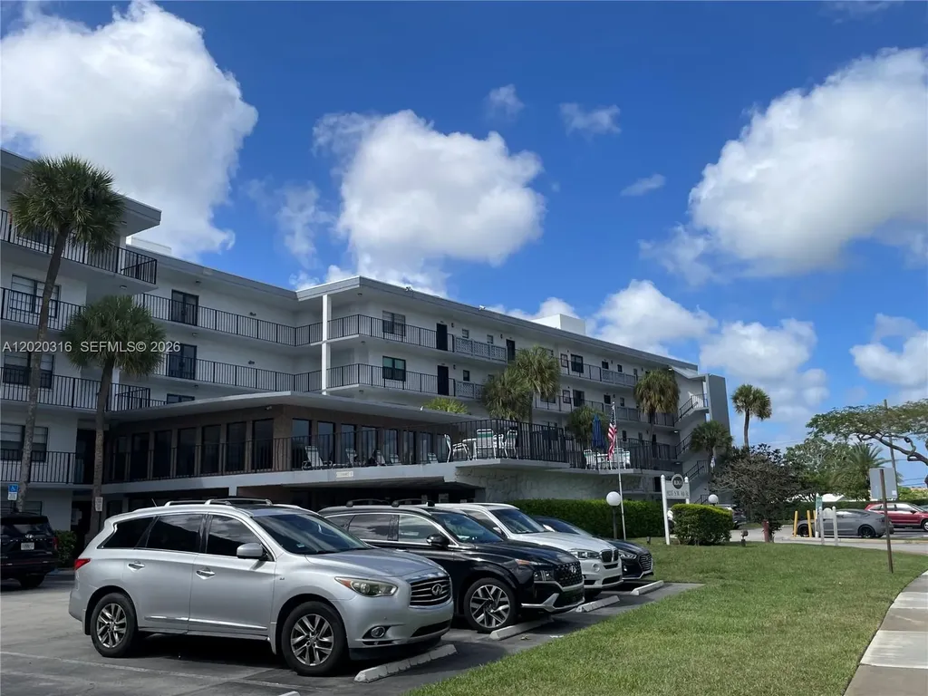 9235 SW 8th Street Boca Raton FL 33428