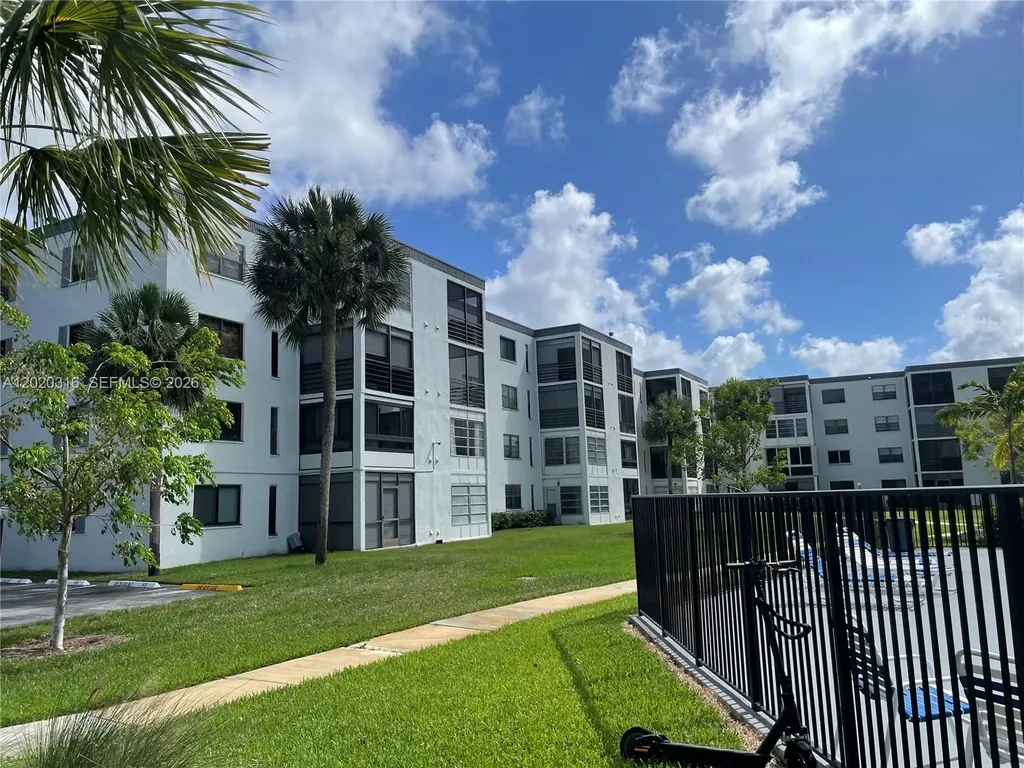 9235 SW 8th Street Boca Raton FL 33428