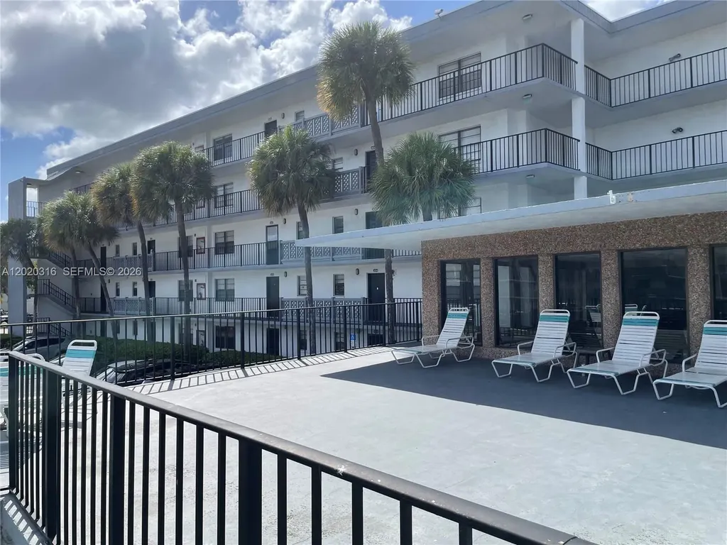 9235 SW 8th Street Boca Raton FL 33428