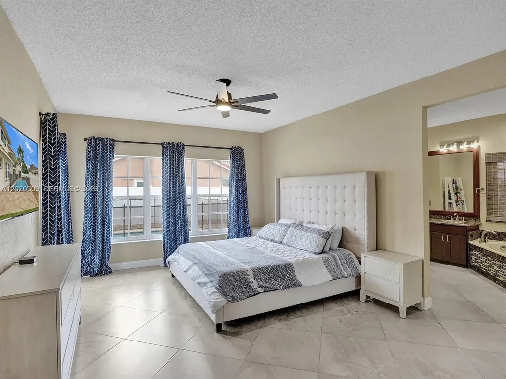 4077 NW 83rd Lane Coral Springs FL 33065