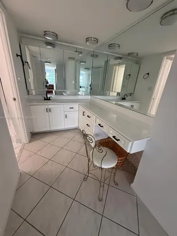6039 Collins Avenue Miami Beach FL 33140