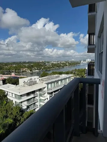 6039 Collins Avenue Miami Beach FL 33140