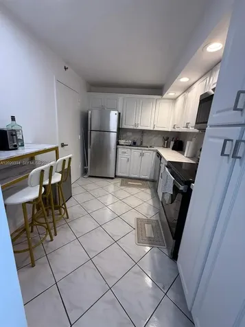 6039 Collins Avenue Miami Beach FL 33140