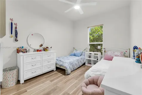 17064 SW 90th Way Miami FL 33196
