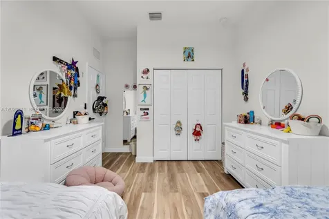 17064 SW 90th Way Miami FL 33196