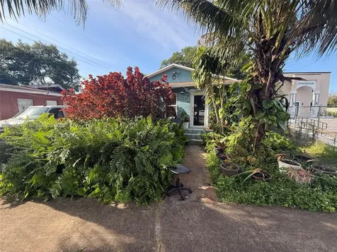 688 SW 7th Terrace Dania Beach FL 33004