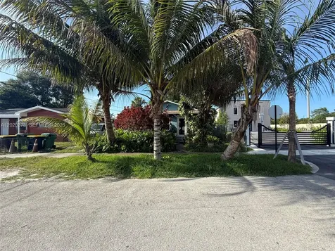 688 SW 7th Terrace Dania Beach FL 33004