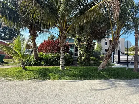 688 SW 7th Terrace Dania Beach FL 33004