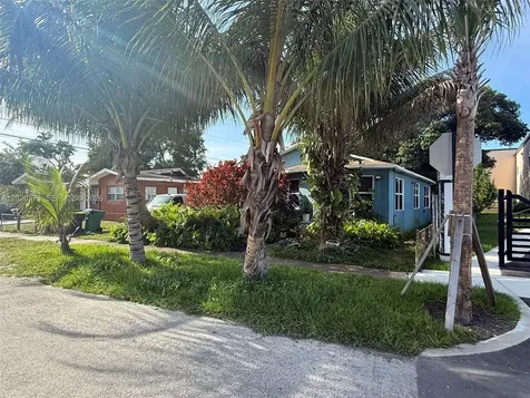 688 SW 7th Terrace Dania Beach FL 33004