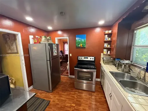 688 SW 7th Terrace Dania Beach FL 33004