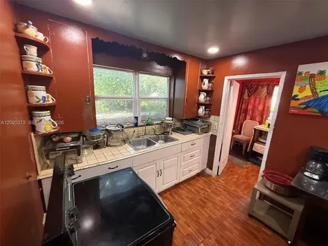 688 SW 7th Terrace Dania Beach FL 33004