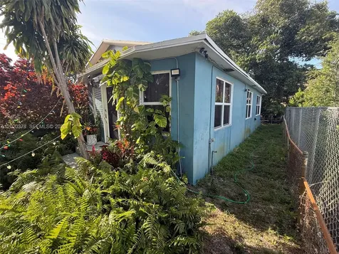 688 SW 7th Terrace Dania Beach FL 33004