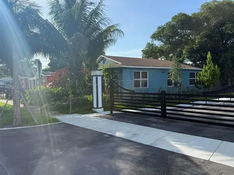 688 SW 7th Terrace Dania Beach FL 33004