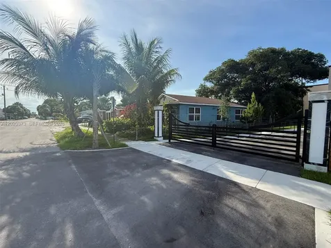 688 SW 7th Terrace Dania Beach FL 33004