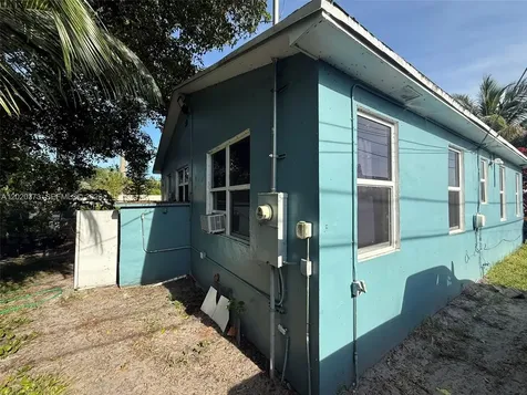 688 SW 7th Terrace Dania Beach FL 33004