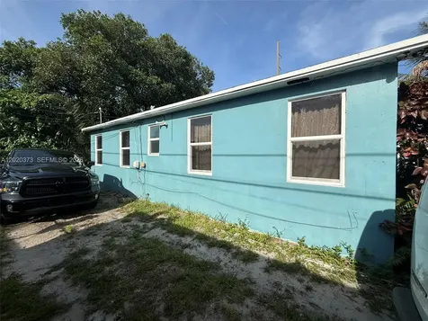 688 SW 7th Terrace Dania Beach FL 33004