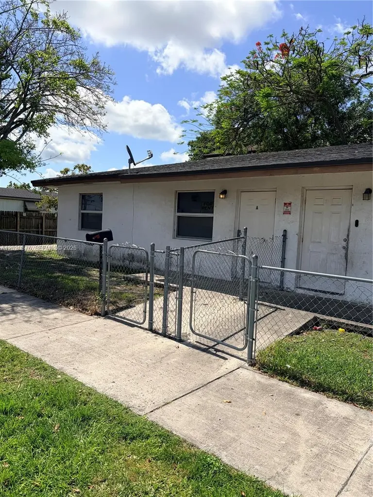 1329 NW 6 Avenue Florida City FL 33034