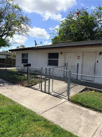 1329 NW 6 Avenue Florida City FL 33034