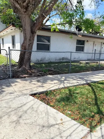 1329 NW 6 Avenue Florida City FL 33034