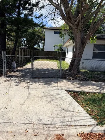 1329 NW 6 Avenue Florida City FL 33034