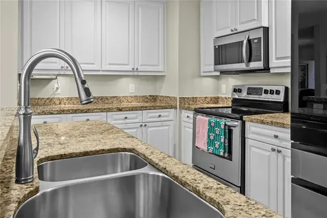 6885 NW 75th Place Parkland FL 33067