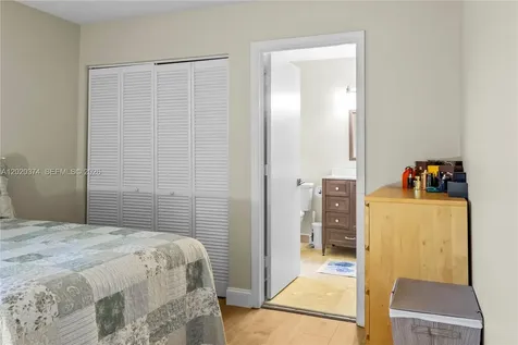 6885 NW 75th Place Parkland FL 33067