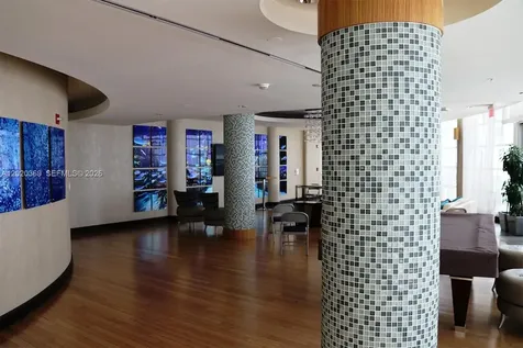 253 NE 2nd Street Miami FL 33132