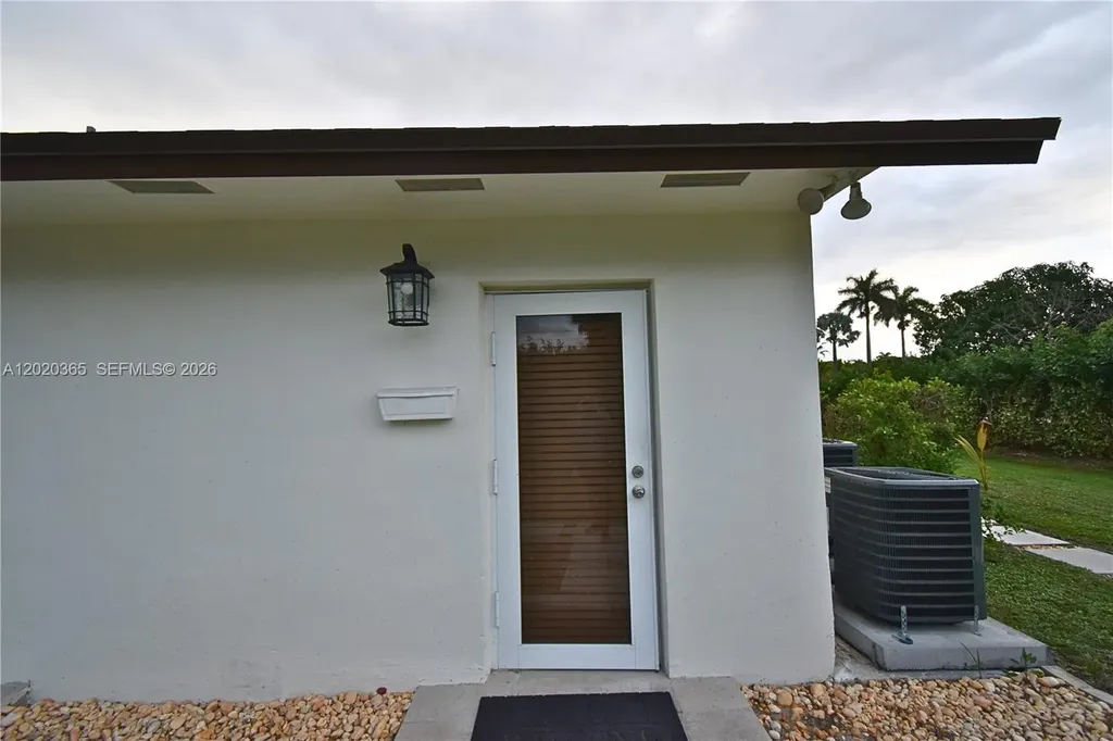 Davie FL 33328