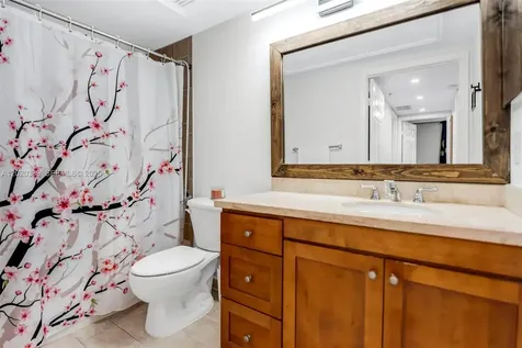 1723 SW 2nd Avenue Miami FL 33129