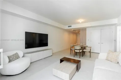 77 SE 5th Street Miami FL 33131