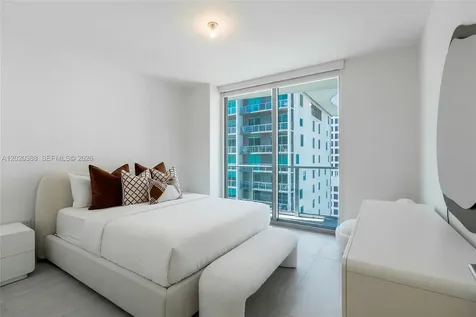 77 SE 5th Street Miami FL 33131