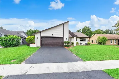5121 NW 87th Avenue Lauderhill FL 33351