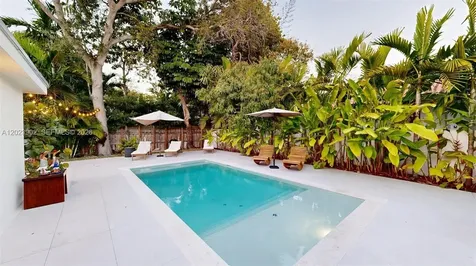 1277 SW 19th Street Miami FL 33145