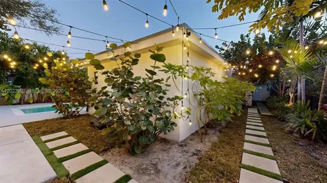 1277 SW 19th Street Miami FL 33145