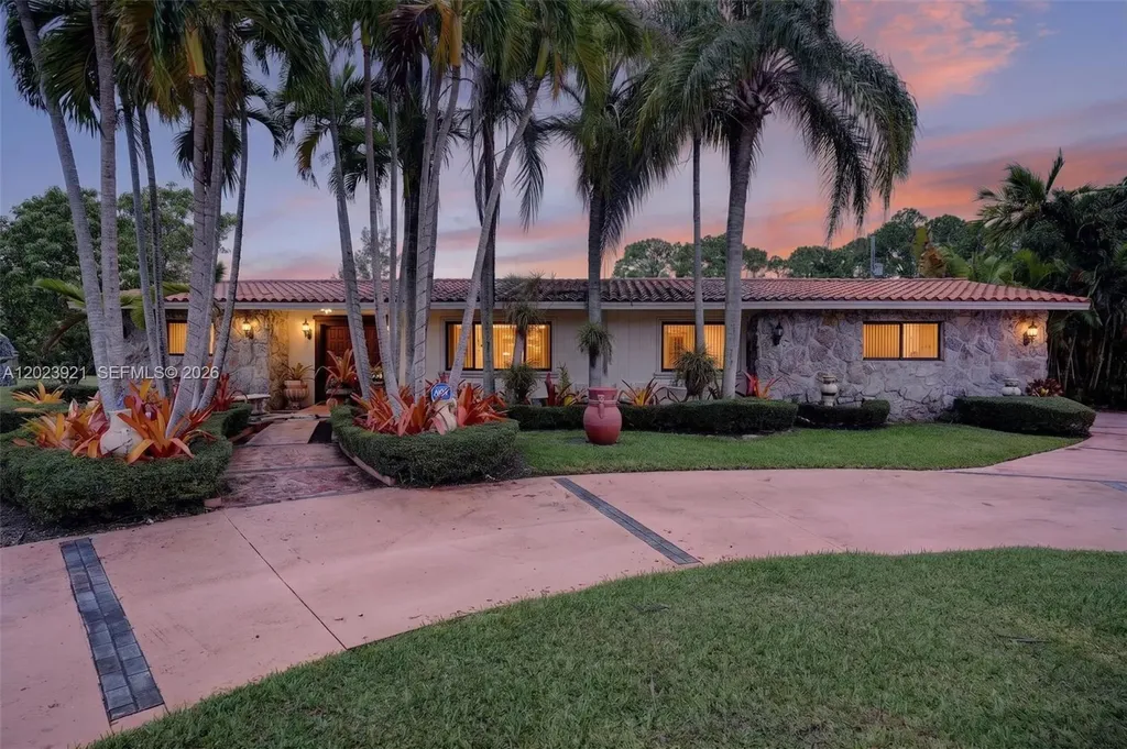 8461 SW 68th St Road Miami FL 33143