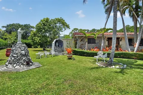 8461 SW 68th St Road Miami FL 33143
