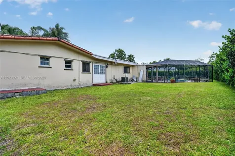 8461 SW 68th St Road Miami FL 33143