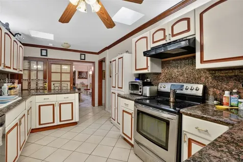 8461 SW 68th St Road Miami FL 33143