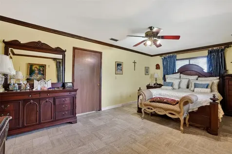 8461 SW 68th St Road Miami FL 33143