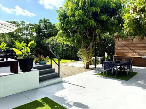 3280 SW 16th Terrace Miami FL 33145
