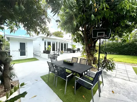 3280 SW 16th Terrace Miami FL 33145