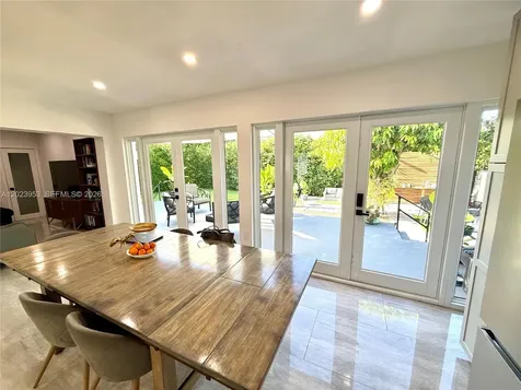 3280 SW 16th Terrace Miami FL 33145