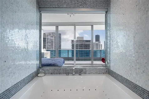 200 Biscayne Boulevard Way Miami FL 33131