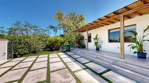 3800 NW 12th Street Miami FL 33126