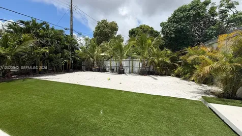3800 NW 12th Street Miami FL 33126
