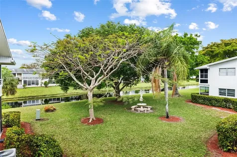 17 Lyndhurst Deerfield Beach FL 33442