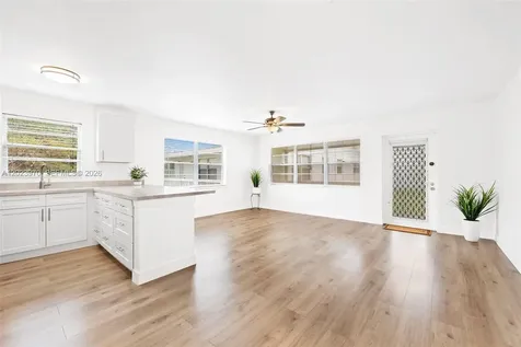 17 Lyndhurst Deerfield Beach FL 33442